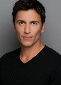 Noam Jenkins
as Detective Jerry Barber