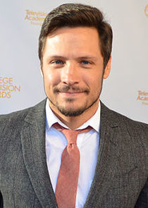 Nick Wechsler
as Deputy Jim Valenti