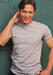 Nick Wechsler
as Kyle Valenti