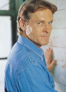 William Sadler
as Sheriff James 