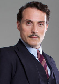 Rufus Sewell
as Lucas Romer