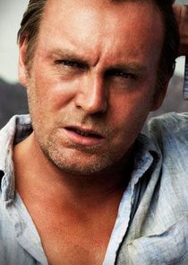 Philip Glenister
as Quinn