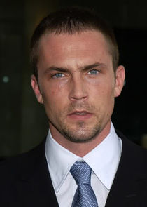 Desmond Harrington
as FBI Head Louis Freeh