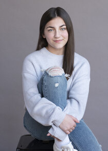 Michela Luci
as Farmer Faye