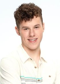 Nolan Gould
as Luke Dunphy