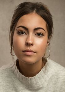 Rhiannon Clements
as Lauren Hall