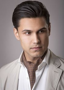 Elvis Esposito
as Marcello Solara
