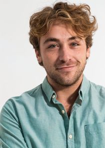 Giovanni Buselli
as Enzo Scanno