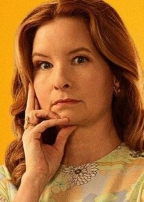 Lennon Parham
as Shelly