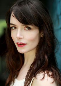 Valene Kane
as Justine Tindall