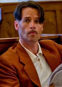 Guy Pearce
as Monty Beragon