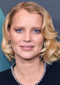 Joanna Kulig
as Paulina
