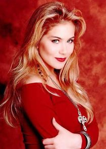 Christina Applegate
as Kelly Bundy