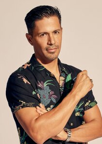 Jay Hernandez
as Thomas Magnum