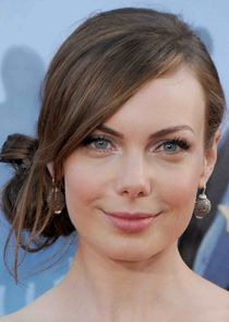 Amanda Walsh
as Naomi