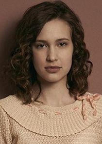 Alexia Fast
as Callie Winter