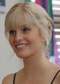 Amy Ruffle
as Sirena