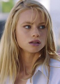 Lucy Fry
as Lyla