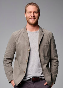 Jake McDorman
as Avery Brown
