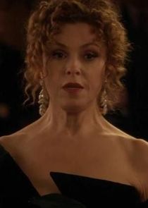 Bernadette Peters
as Gloria