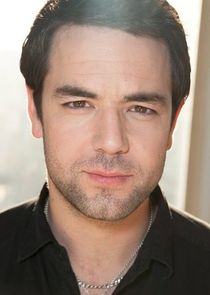 Aaron McCusker
as Finn Maguire