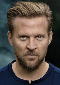 Tobias Santelmann
as Yann Hall