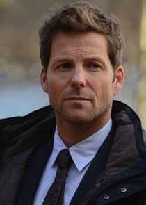 Jamie Bamber
as DI Tim Williamson