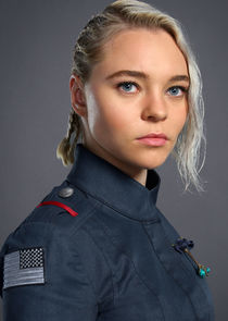 Taylor Hickson
as Raelle Collar