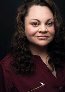 Keala Settle
as Hélène Paulik