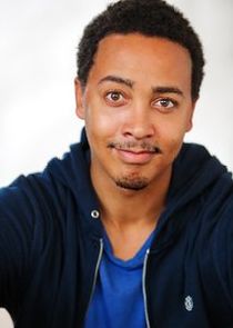 Philip Smithey
as Detective Darren 