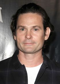 Henry Thomas
as Ed Flynn