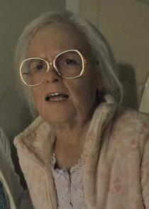 Alex Essoe
as Mildred Gunning