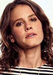 Sosie Bacon
as Carrie Layden