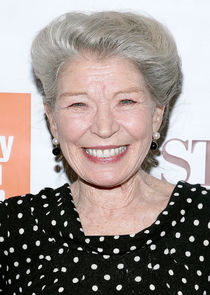 Phyllis Somerville
as Betty Carroll