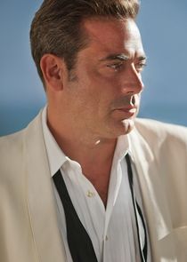 Jeffrey Dean Morgan
as Ike Evans