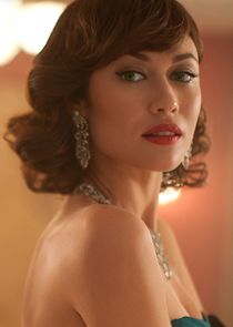 Olga Kurylenko
as Vera Evans