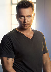 Jonathan Scarfe
as Axel Miller