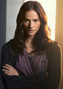 Kelly Overton
as Vanessa Helsing