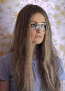 Rose Byrne
as Gloria Steinem