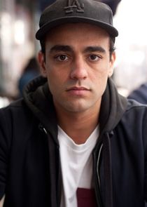 Bellamine Abdelmalek
as Arnaud adulte