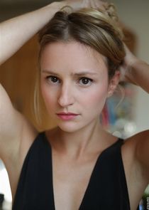 Tiphaine Daviot
as Aurore adulte