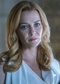 Annie Wersching
as Leslie Dean
