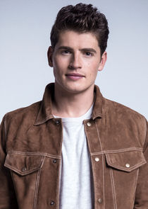 Gregg Sulkin
as Chase Stein