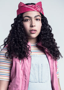 Allegra Acosta
as Molly Hernandez