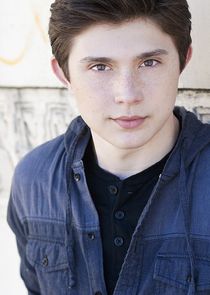 Mateus Ward
as Dustin Maker