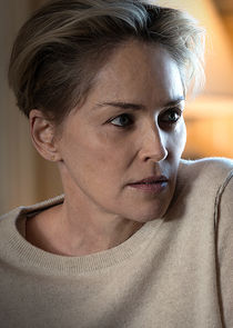 Sharon Stone
as Olivia Lake