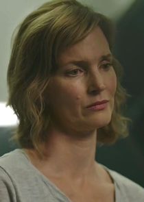 Cosima Shaw
as Leslie Richardson