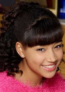 Amandla Stenberg
as Halle Foster