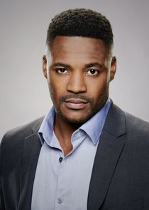 Duane Henry
as MI-6 Officer Clayton Reeves