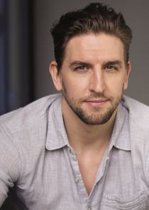 Maximilian Osinski
as Boris Peskov